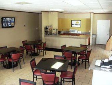 Days Inn By Wyndham San Antonio Splashtown/Att Center Экстерьер фото